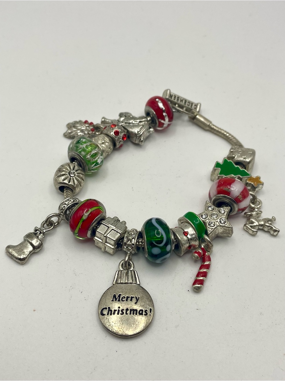Festive Green & Red Charm Bracelet with 'Merry Christmas' Pendant. 8 inches